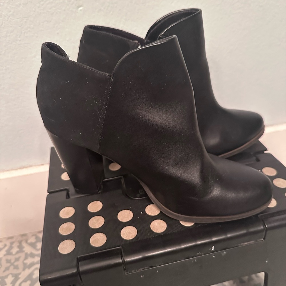 FIONI Clothing Black Ankle Booties
